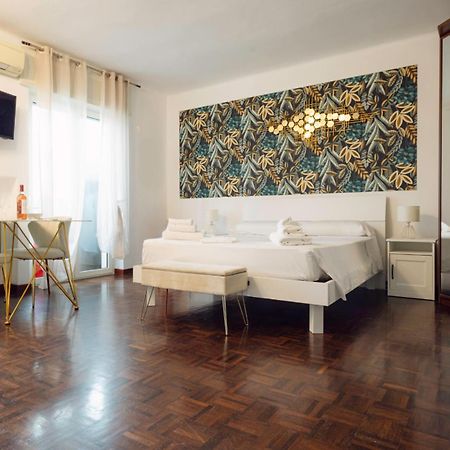 Bari Central Suite - Central Apartment With Sea View - 바리 외부 사진